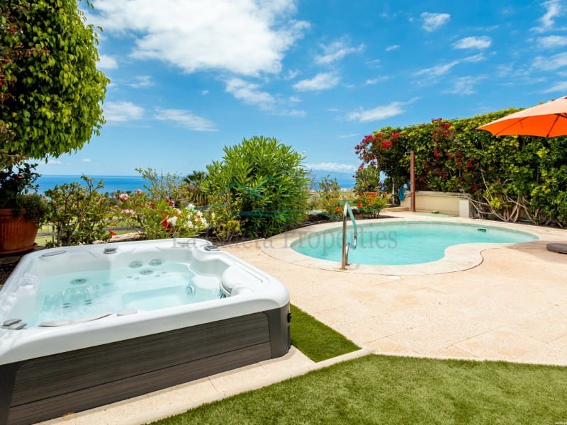 3 bedroom Villa for sale in La Caleta Adeje with garage - € 1,680,000 (Ref: 9890058)