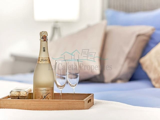 Apartamento de 1 habitación en La Caleta Adeje, Adeje en venta con piscina - 495.000 € (Ref: 9896602)