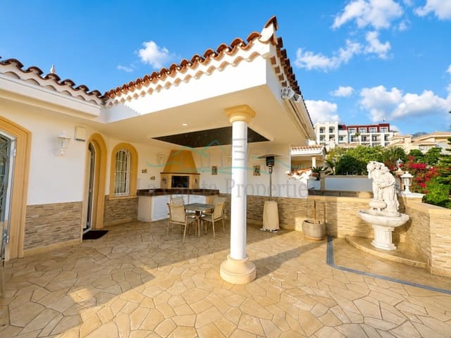 3 slaapkamer Villa te koop in Playa del Duque, Adeje met zwembad - € 3.050.000 (Ref: 9896604)