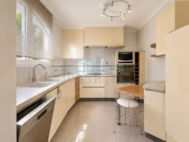 3 slaapkamer Villa te koop in Playa del Duque, Adeje met zwembad - € 3.050.000 (Ref: 9896604)