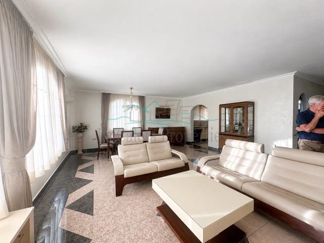 3 slaapkamer Villa te koop in Playa del Duque, Adeje met zwembad - € 3.050.000 (Ref: 9896604)