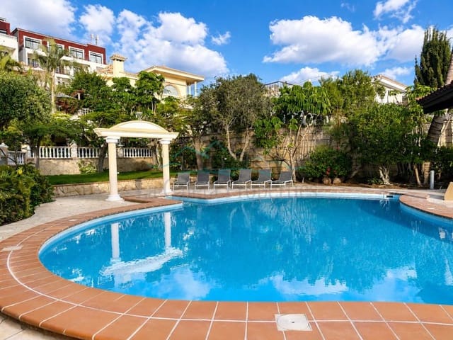 3 slaapkamer Villa te koop in Playa del Duque, Adeje met zwembad - € 3.050.000 (Ref: 9896604)