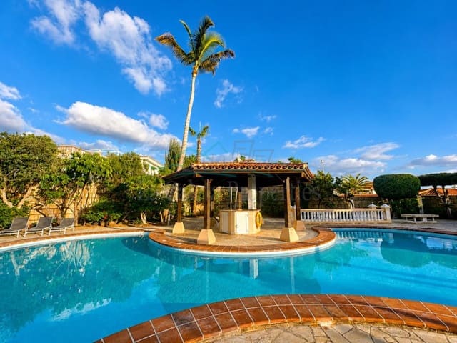 3 slaapkamer Villa te koop in Playa del Duque, Adeje met zwembad - € 3.050.000 (Ref: 9896604)
