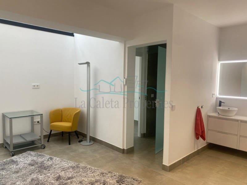 2 makuuhuone Kattohuoneisto myytävänä paikassa Costa Adeje - 1 590 000 € (Ref: 9899389)