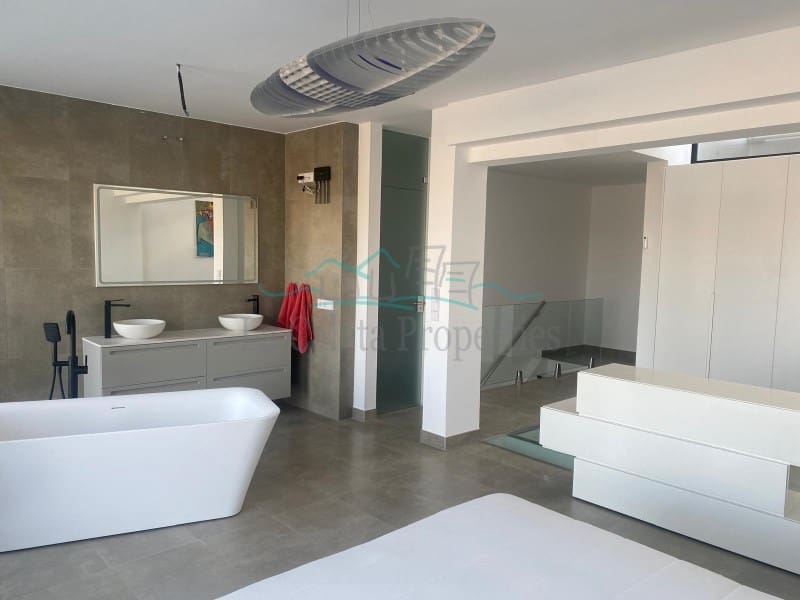 2 makuuhuone Kattohuoneisto myytävänä paikassa Costa Adeje - 1 590 000 € (Ref: 9899389)