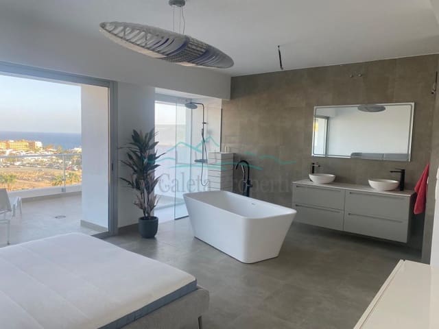 2 makuuhuone Kattohuoneisto myytävänä paikassa Costa Adeje, Adeje - 1 590 000 € (Ref: 9899389)