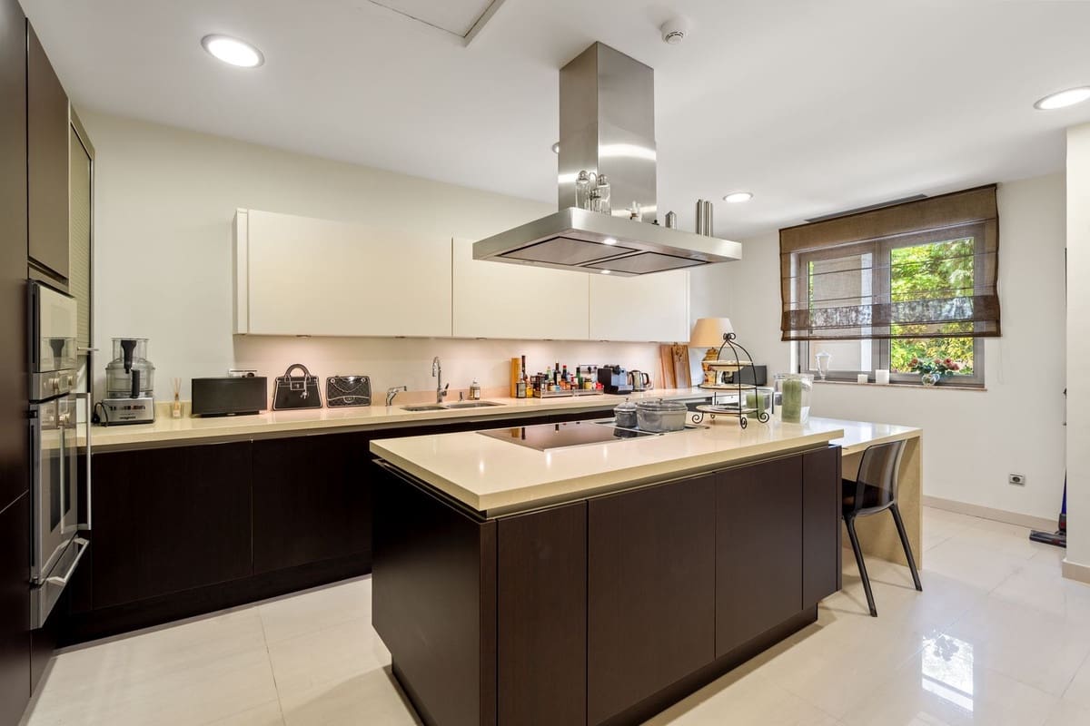 4 makuuhuone Omakotitalo myytävänä paikassa Golden Mile mukana uima-altaan 
autotalli - 3 495 000 € (Ref: 10078661)