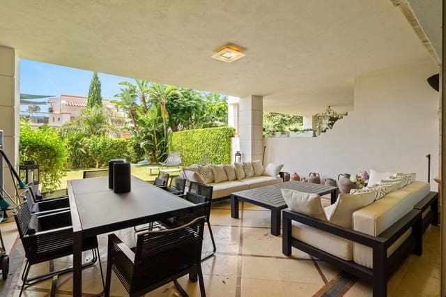 4 makuuhuone Omakotitalo myytävänä paikassa Sierra Blanca, Marbella mukana uima-altaan 
autotalli - 3 495 000 € (Ref: 10078661)