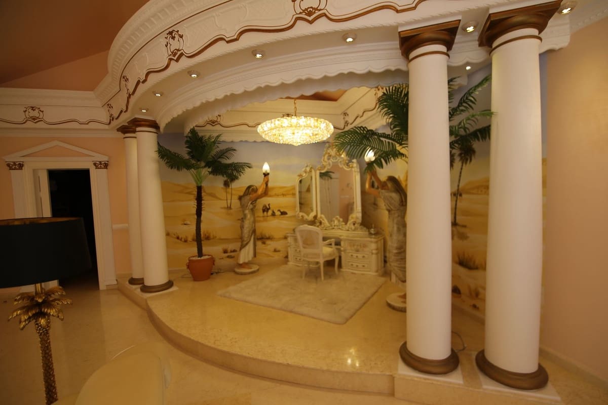 Chalet de 6 habitaciones en San Roque en venta con piscina garaje - 12.000.000 € (Ref: 10078671)