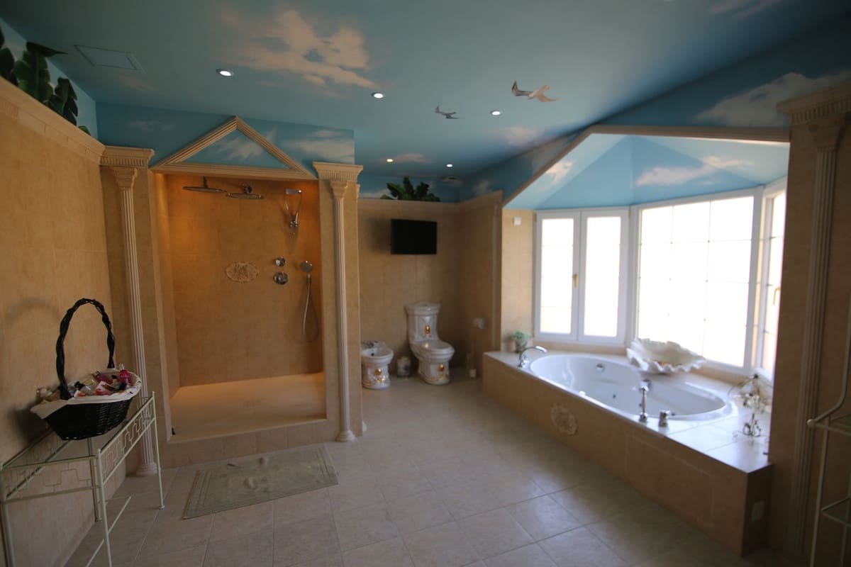 Chalet de 6 habitaciones en San Roque en venta con piscina garaje - 12.000.000 € (Ref: 10078671)