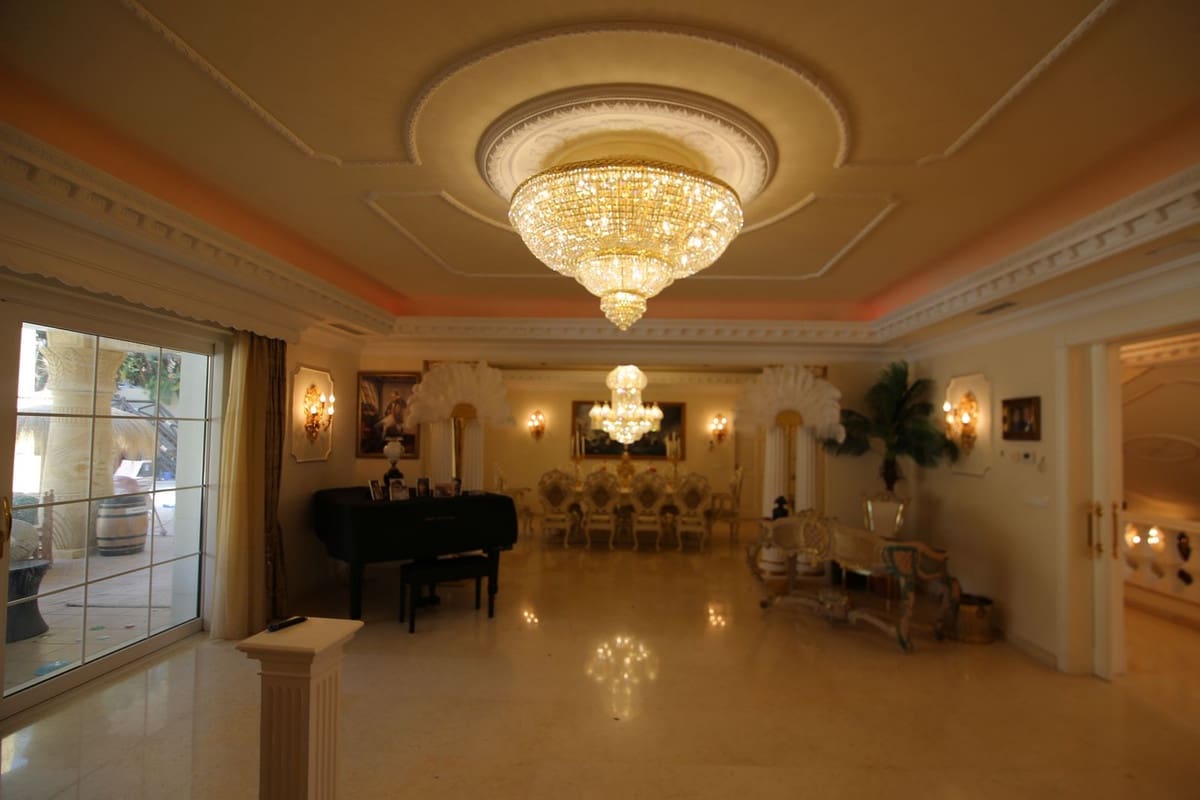 Chalet de 6 habitaciones en San Roque en venta con piscina garaje - 12.000.000 € (Ref: 10078671)