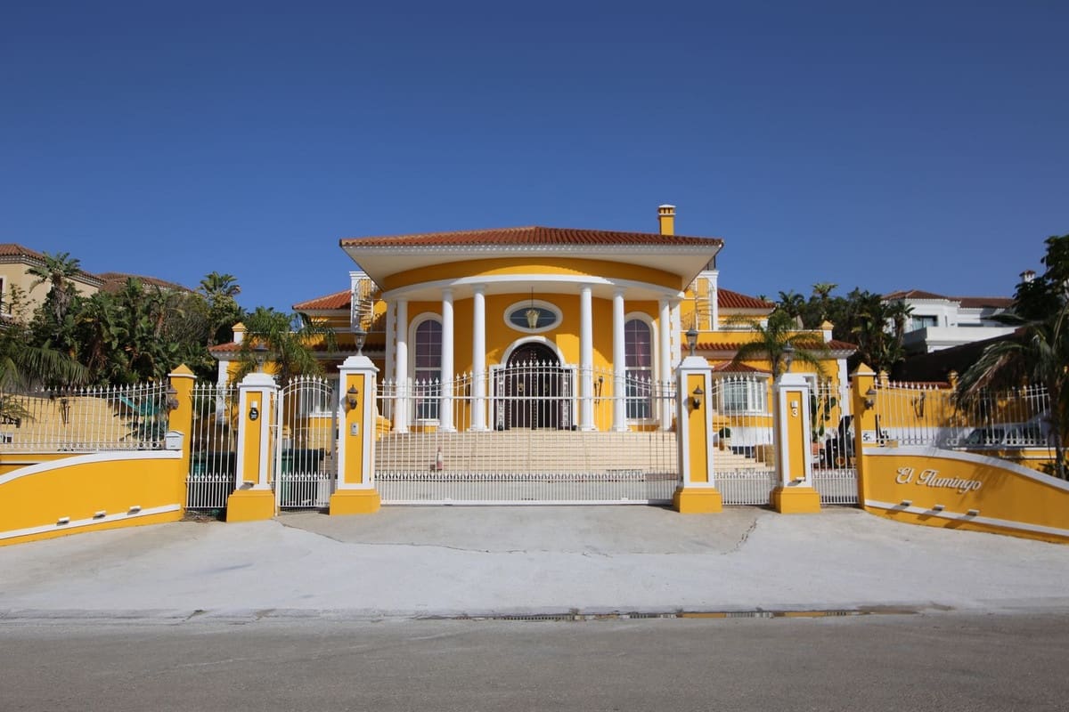 Chalet de 6 habitaciones en San Roque en venta con piscina garaje - 12.000.000 € (Ref: 10078671)