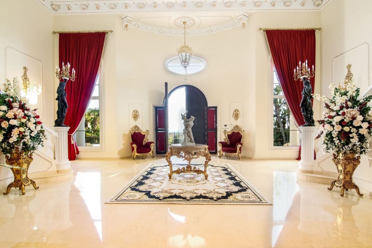 Chalet de 6 habitaciones en San Roque en venta con piscina garaje - 12.000.000 € (Ref: 10078671)