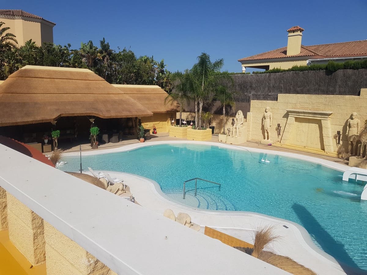 Chalet de 6 habitaciones en San Roque en venta con piscina garaje - 12.000.000 € (Ref: 10078671)
