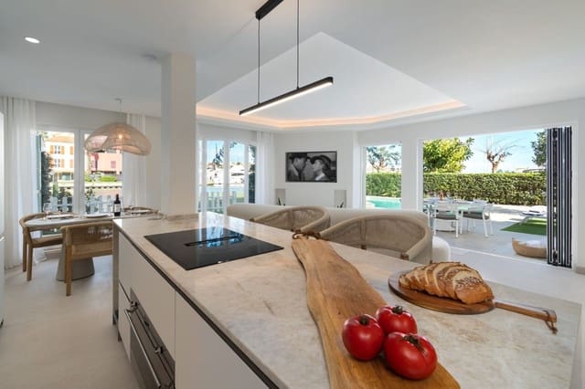 4 makuuhuone Paritalo myytävänä paikassa Puerto de Sotogrande - La Marina, San Roque mukana uima-altaan 
autotalli - 2 700 000 € (Ref: 10078673)