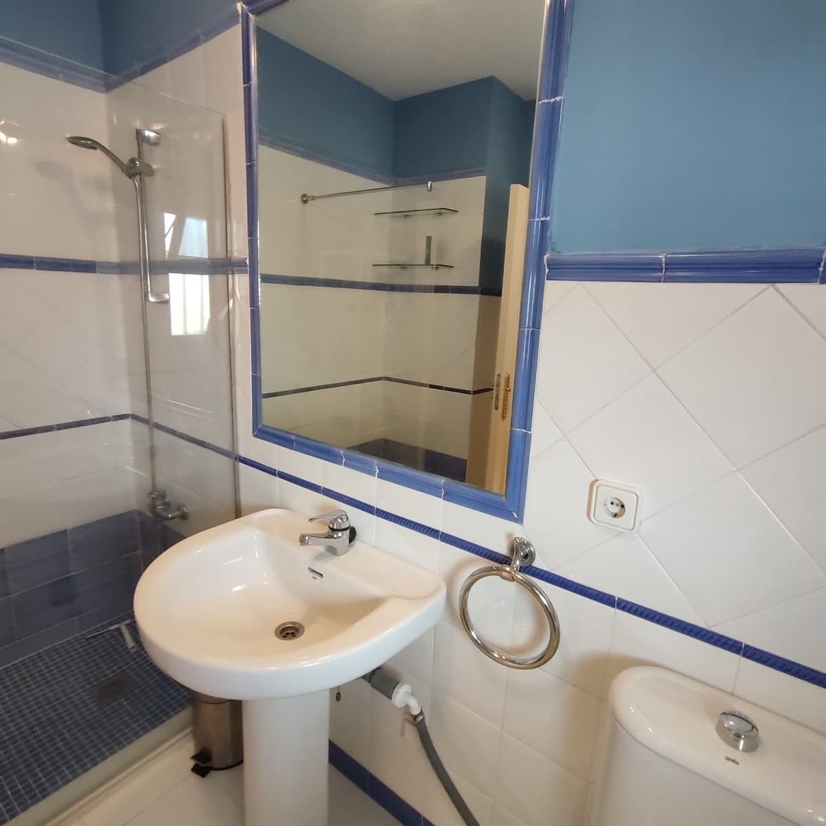 2 soveværelse Penthouse til leje i La Quinta med swimmingpool garage - € 2.200 (Ref: 10078674)