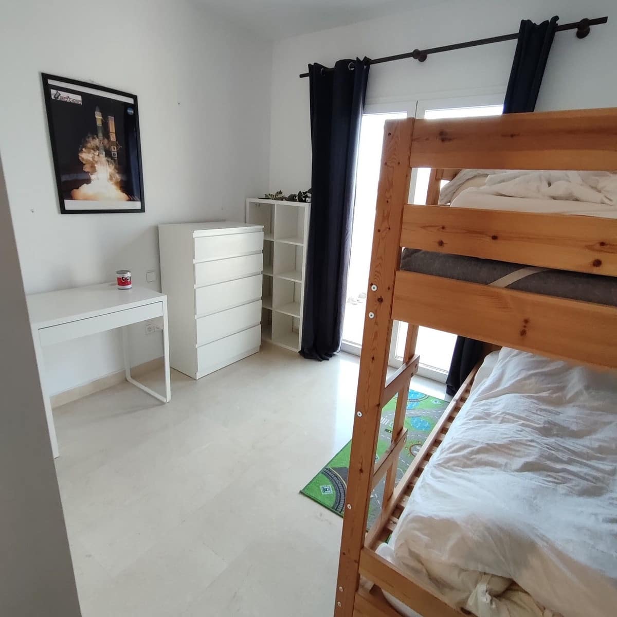 2 soveværelse Penthouse til leje i La Quinta med swimmingpool garage - € 2.200 (Ref: 10078674)