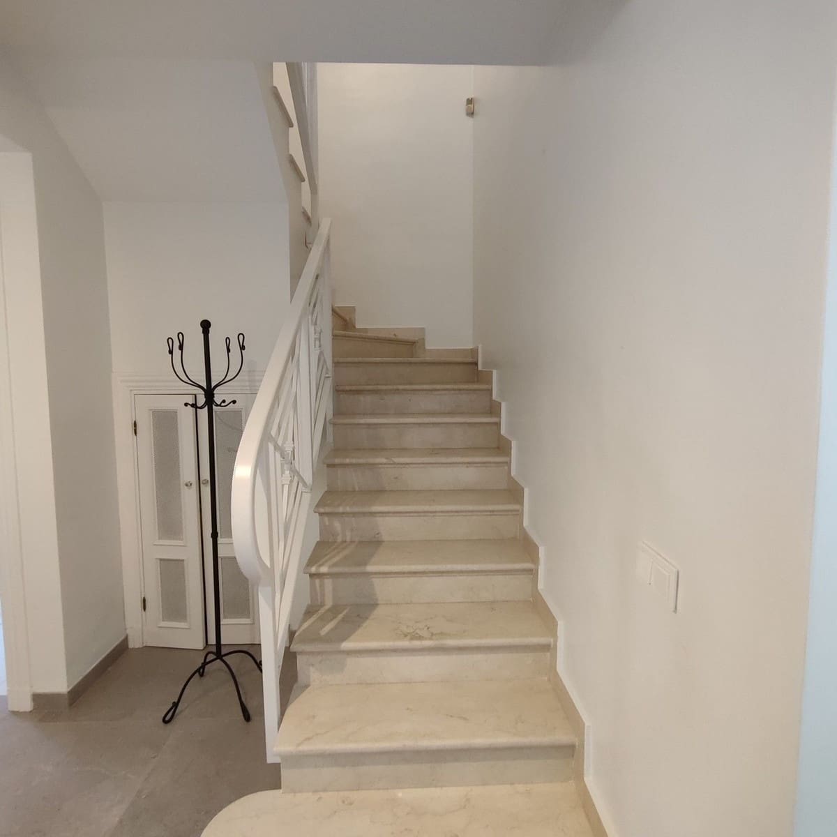 2 soveværelse Penthouse til leje i La Quinta med swimmingpool garage - € 2.200 (Ref: 10078674)