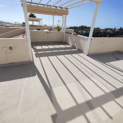 2 soveværelse Penthouse til leje i La Quinta, Benahavís med swimmingpool garage - € 2.200 (Ref: 10078674)