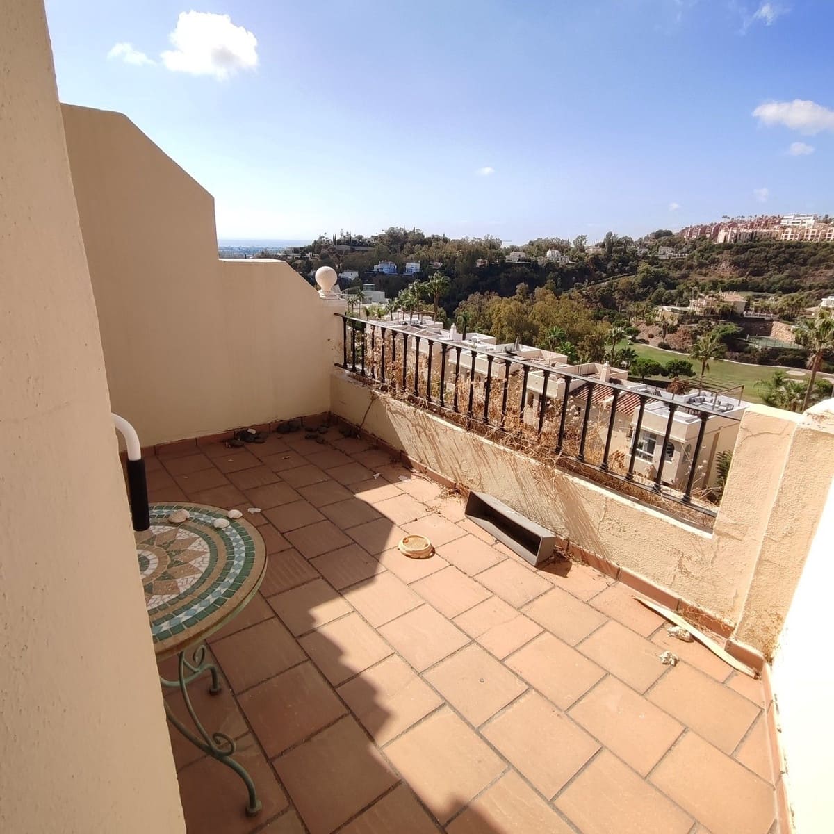 2 soveværelse Penthouse til leje i La Quinta med swimmingpool garage - € 2.200 (Ref: 10078674)