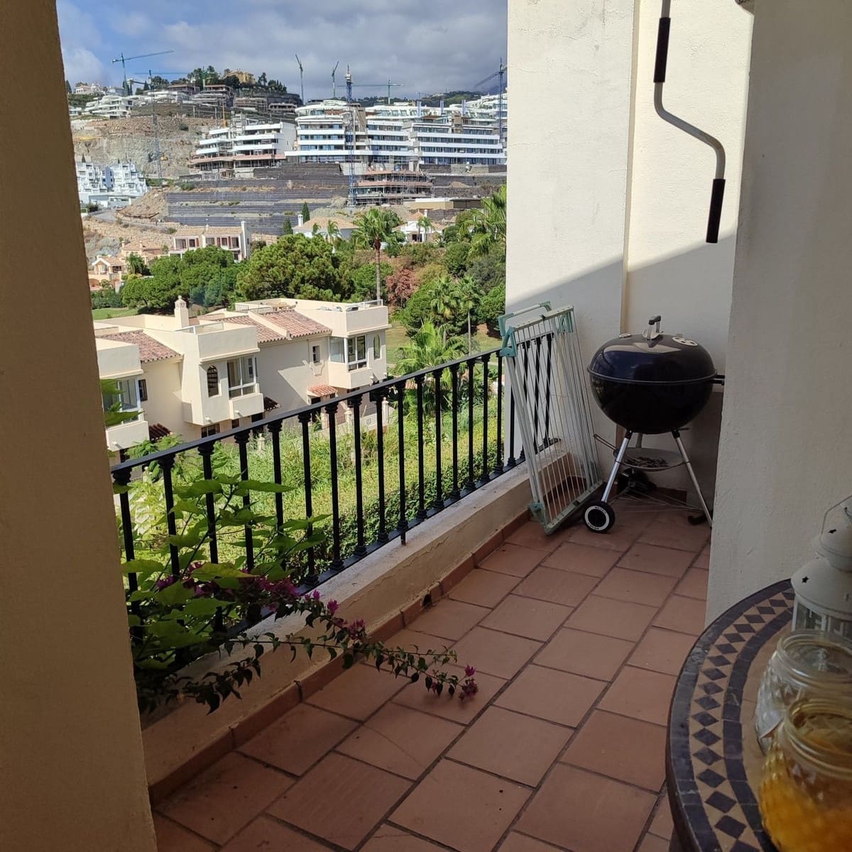 2 soveværelse Penthouse til leje i La Quinta med swimmingpool garage - € 2.200 (Ref: 10078674)
