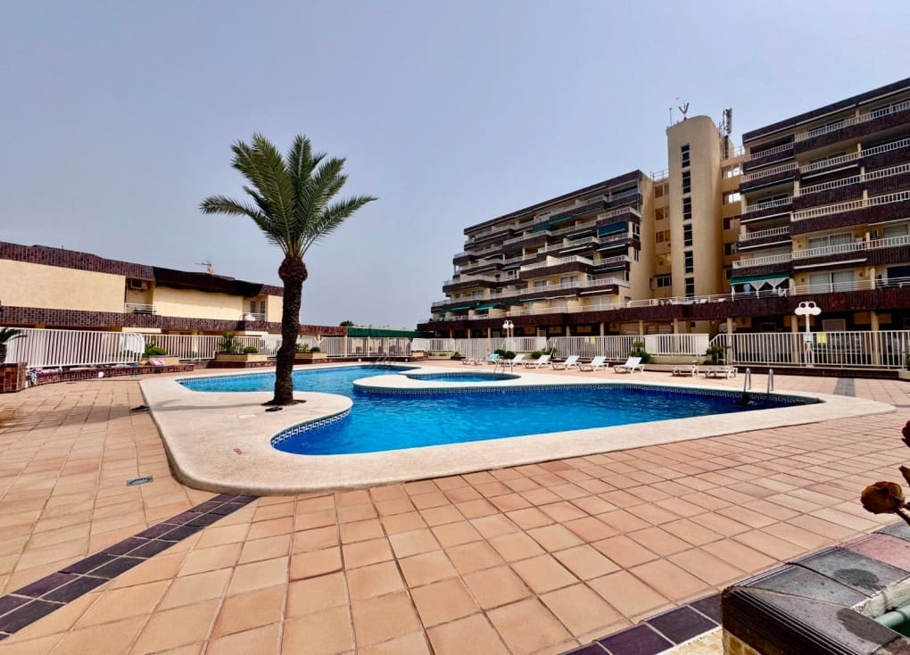 2 Zimmer Apartment zu verkaufen in La Manga del Mar Menor mit Pool - 360.000 € (Ref: 10000160)
