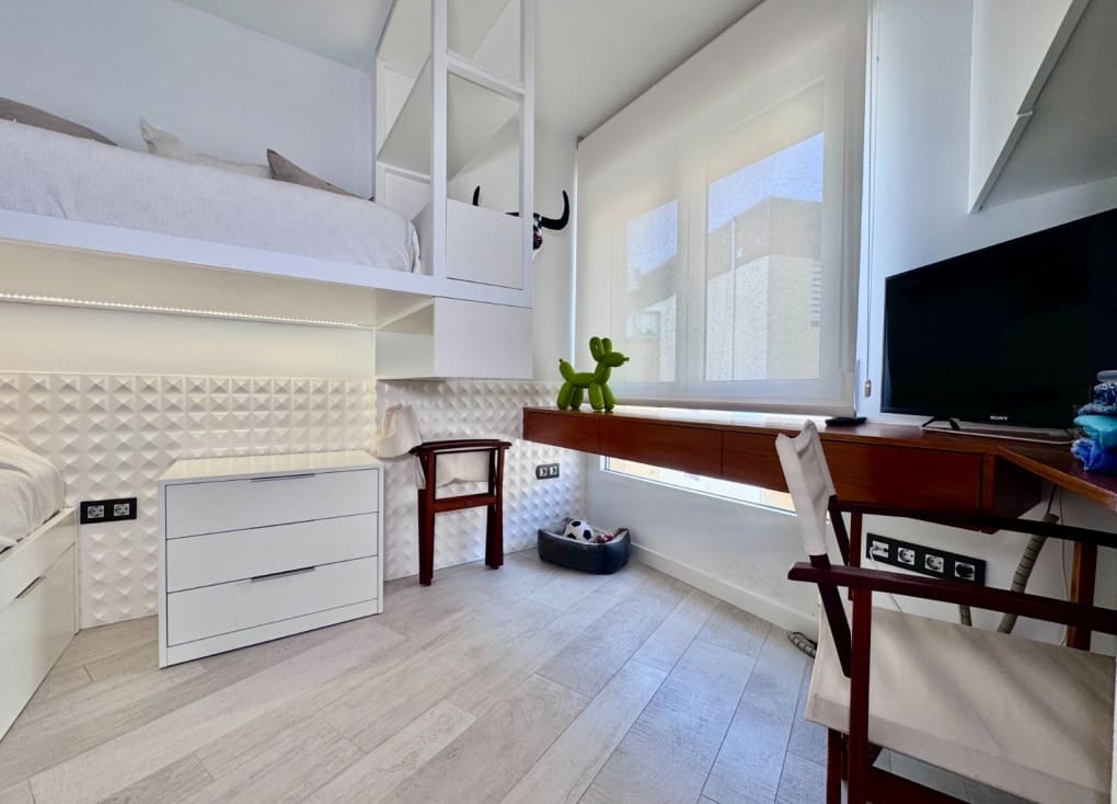 2 Zimmer Apartment zu verkaufen in La Manga del Mar Menor mit Pool - 360.000 € (Ref: 10000160)