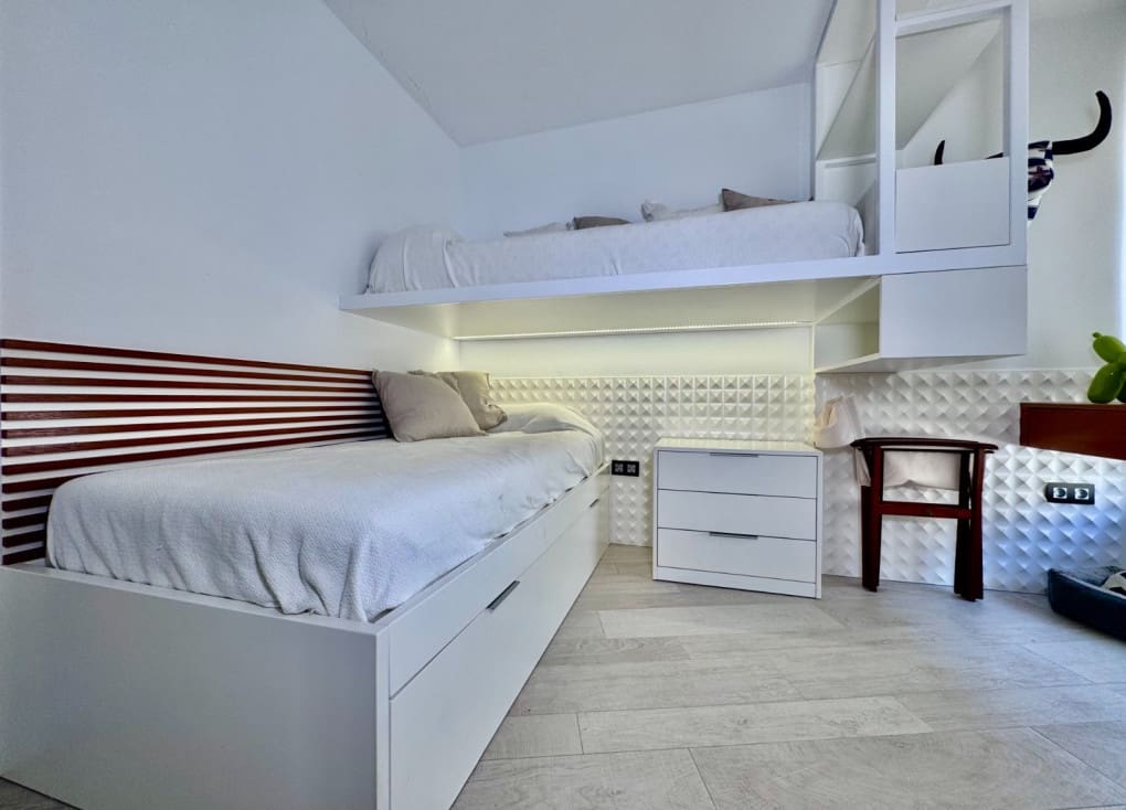 2 Zimmer Apartment zu verkaufen in La Manga del Mar Menor mit Pool - 360.000 € (Ref: 10000160)