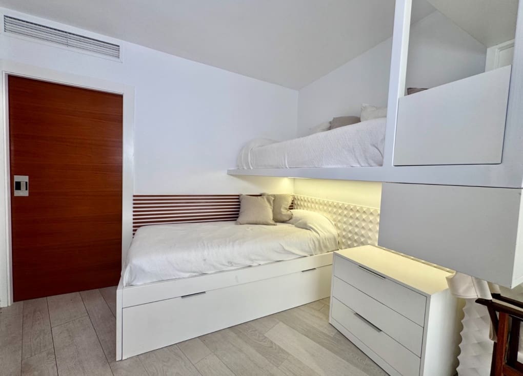 2 Zimmer Apartment zu verkaufen in La Manga del Mar Menor mit Pool - 360.000 € (Ref: 10000160)