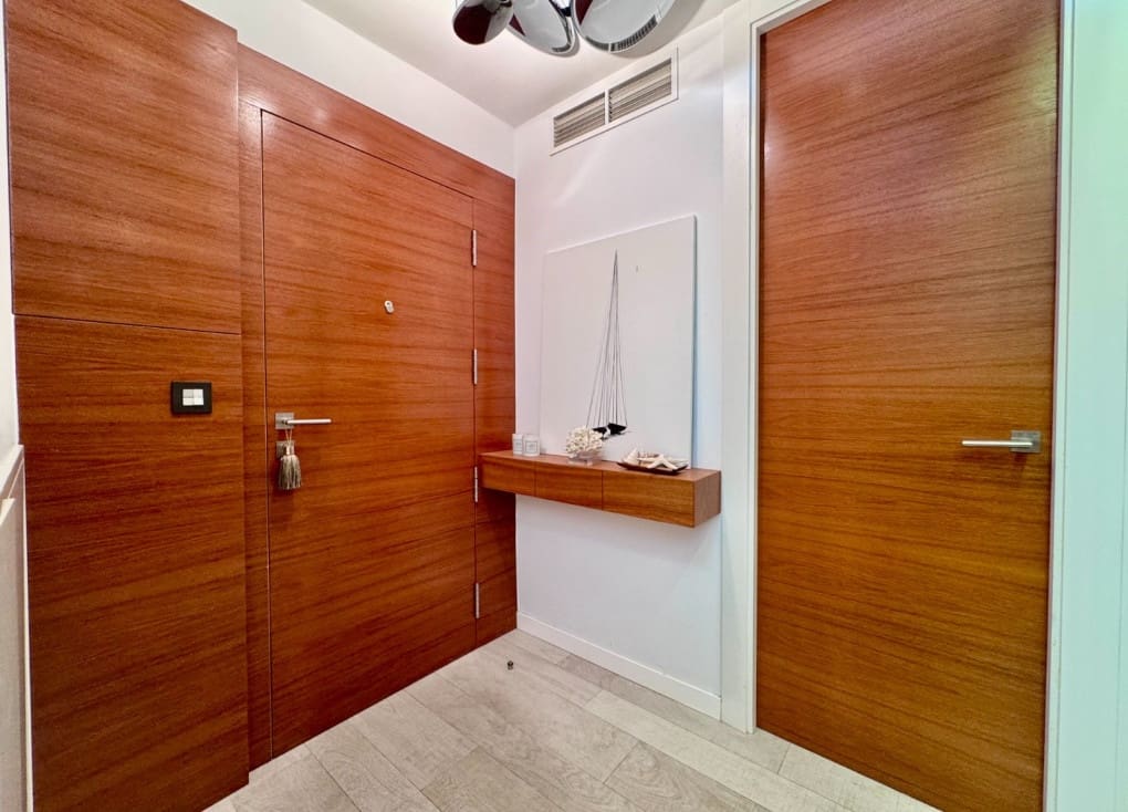 2 Zimmer Apartment zu verkaufen in La Manga del Mar Menor mit Pool - 360.000 € (Ref: 10000160)