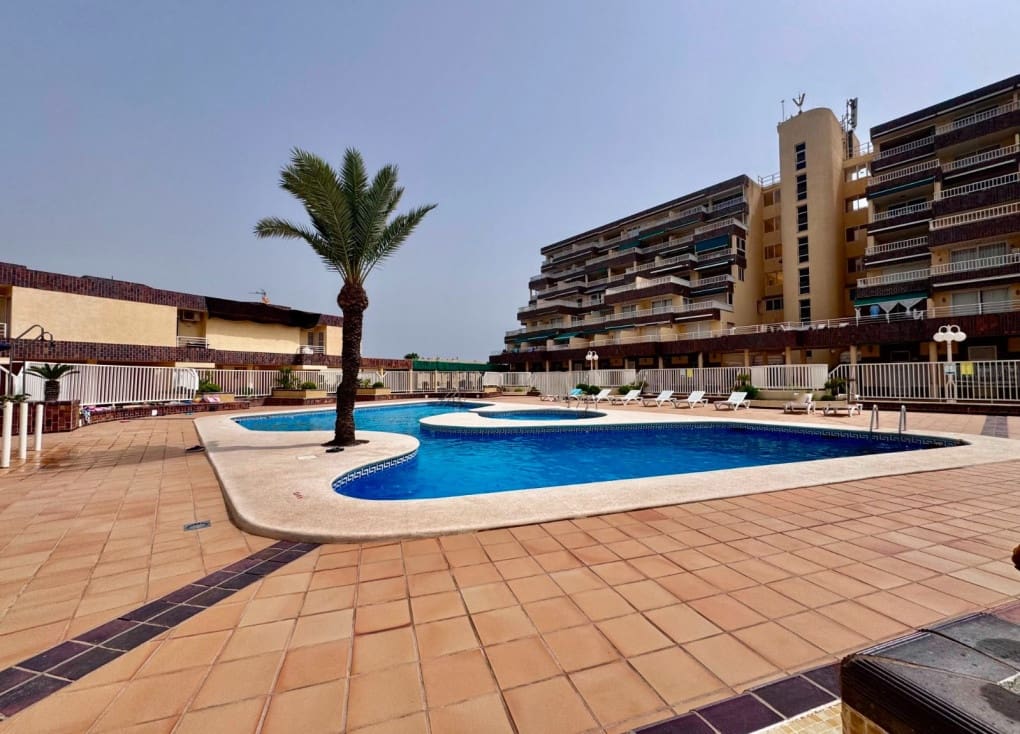 2 Zimmer Apartment zu verkaufen in La Manga del Mar Menor mit Pool - 360.000 € (Ref: 10000160)