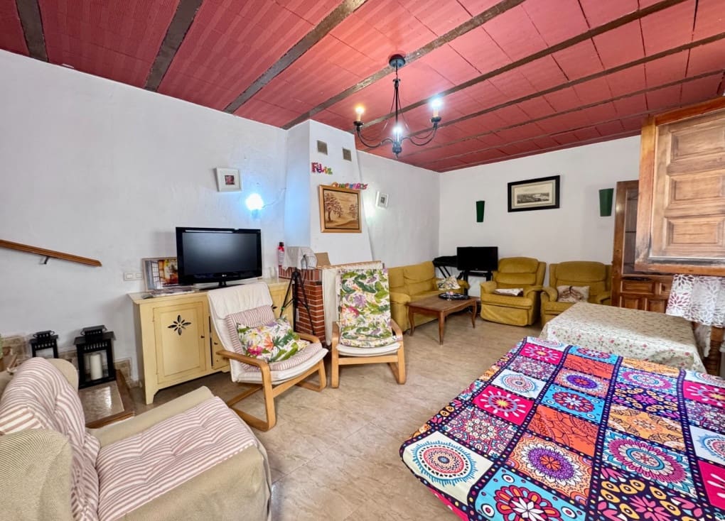 8 bedroom Finca/Country House for sale in Bullas with pool - € 119,000 (Ref: 10182152)