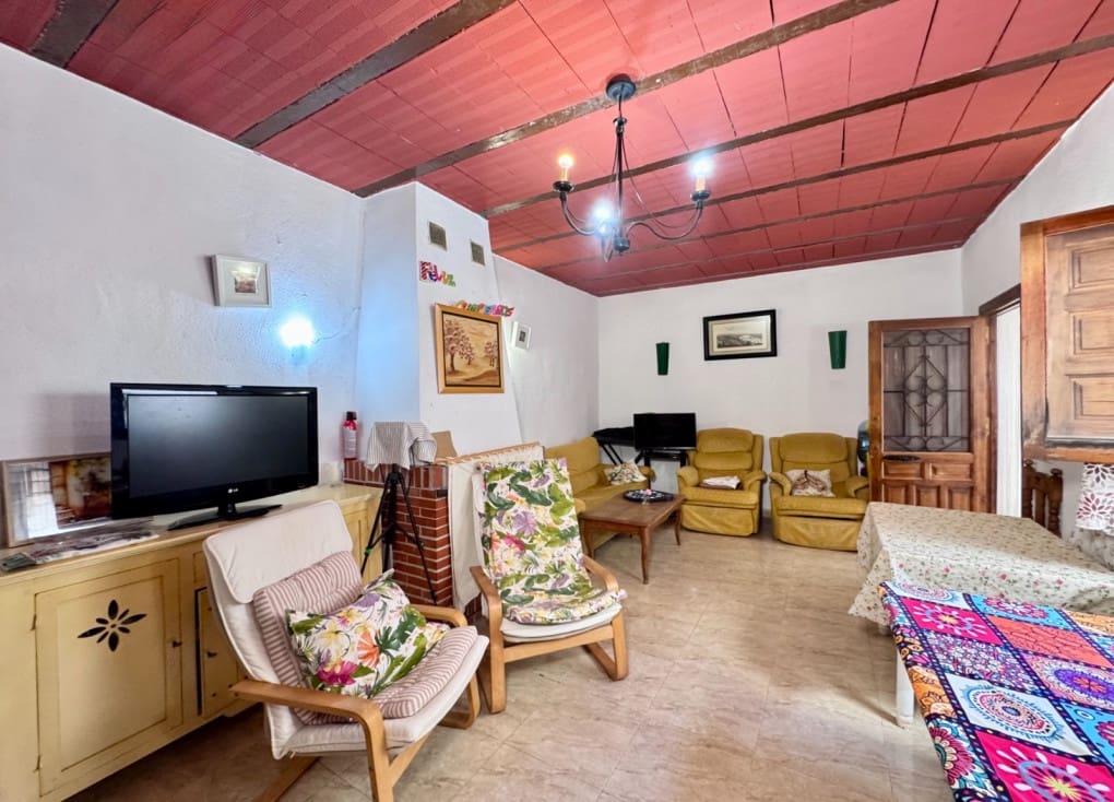 8 bedroom Finca/Country House for sale in Bullas with pool - € 119,000 (Ref: 10182152)