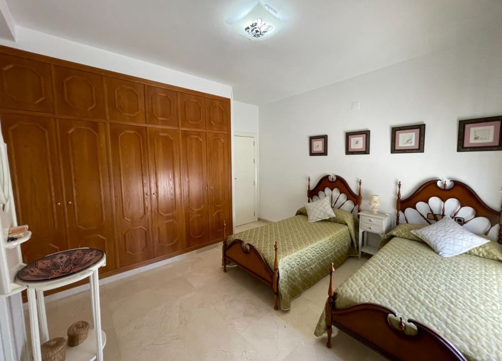 6 soveværelse Finca/Landehus til salg i Cieza med swimmingpool garage - € 479.000 (Ref: 7708221)