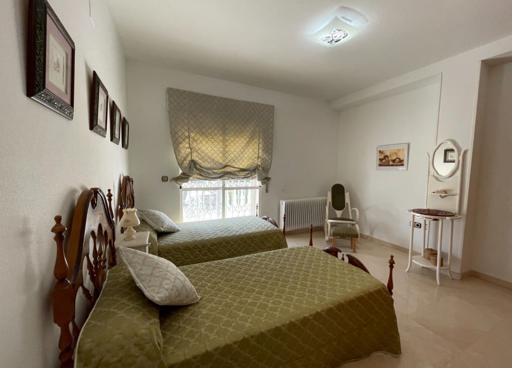 6 soveværelse Finca/Landehus til salg i Cieza med swimmingpool garage - € 479.000 (Ref: 7708221)