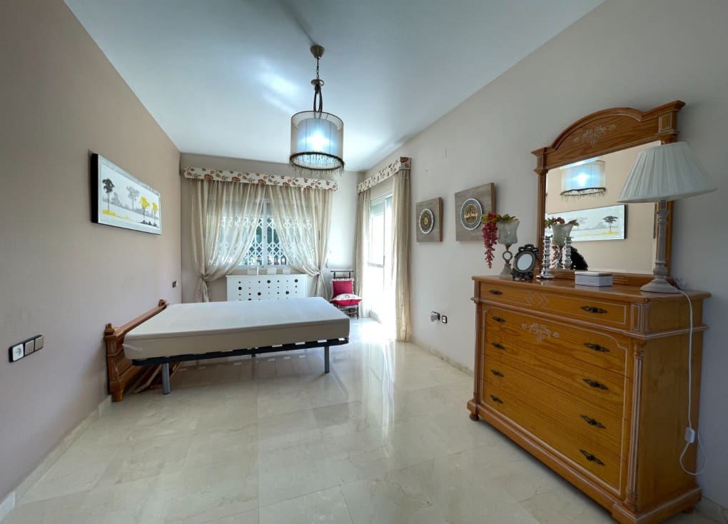 6 soveværelse Finca/Landehus til salg i Cieza med swimmingpool garage - € 479.000 (Ref: 7708221)