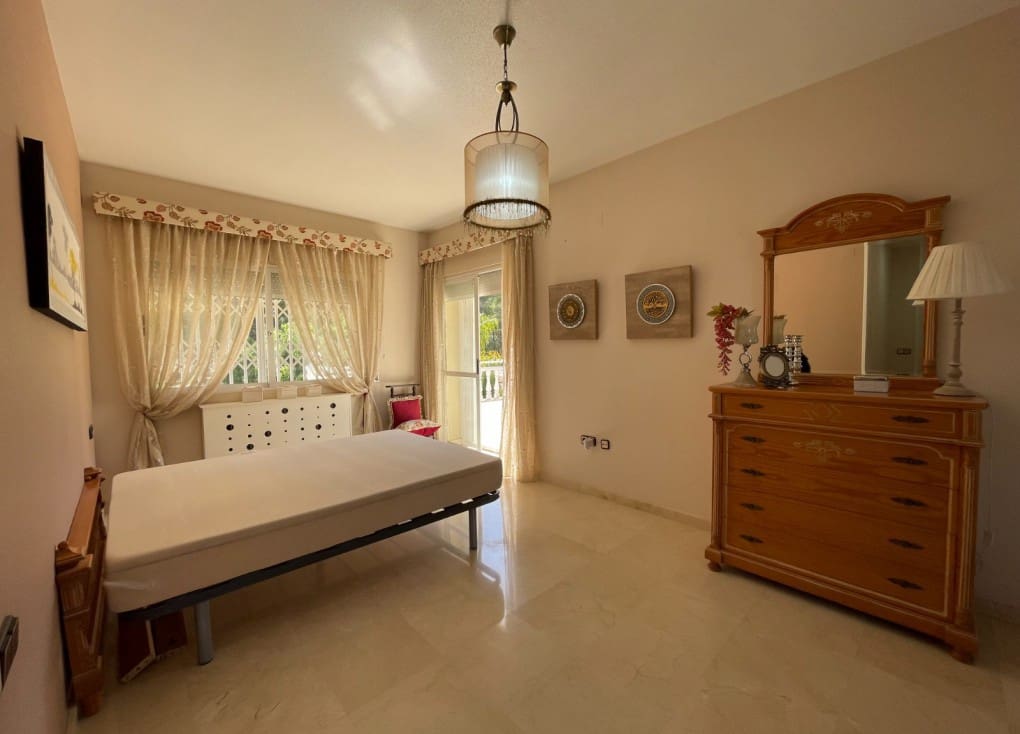 6 soveværelse Finca/Landehus til salg i Cieza med swimmingpool garage - € 479.000 (Ref: 7708221)