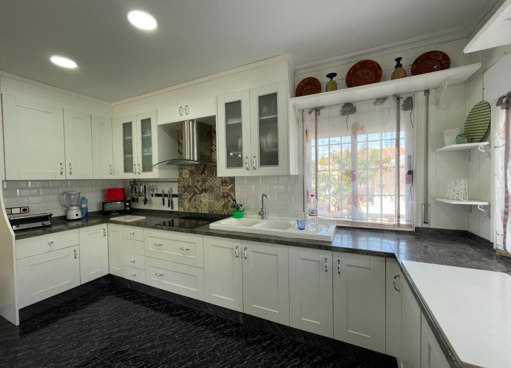 6 soveværelse Finca/Landehus til salg i Cieza med swimmingpool garage - € 479.000 (Ref: 7708221)