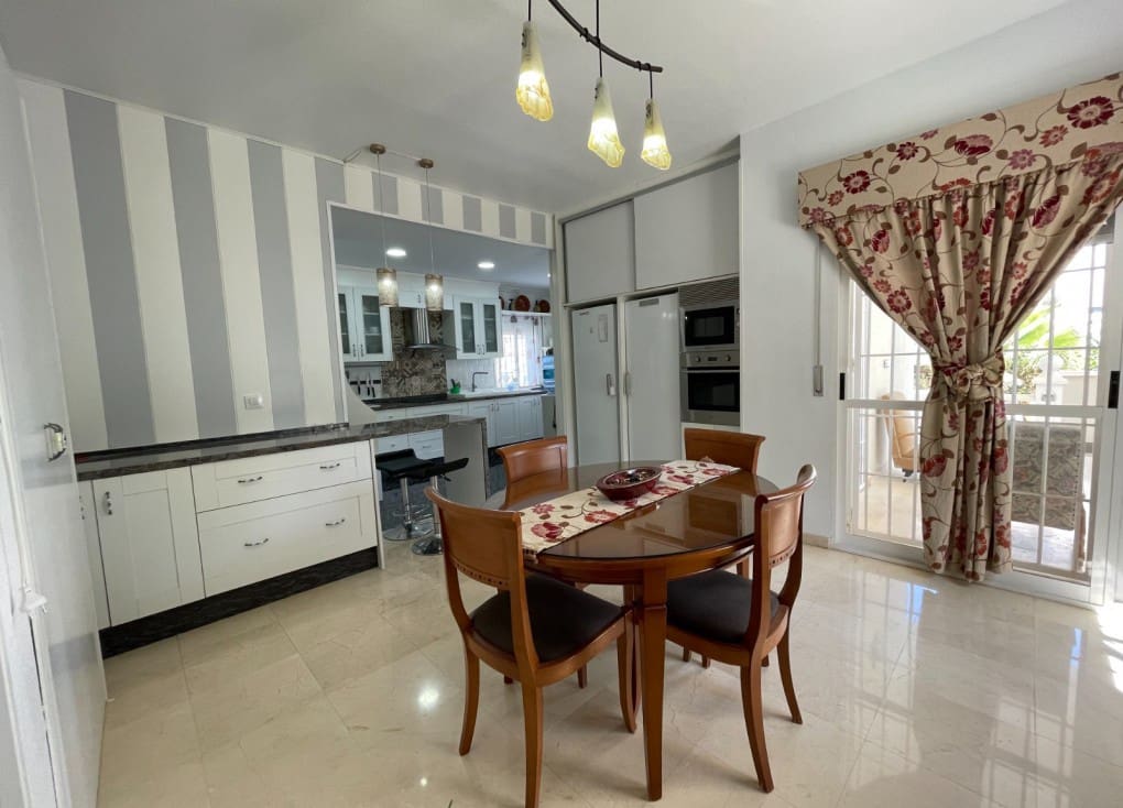 6 soveværelse Finca/Landehus til salg i Cieza med swimmingpool garage - € 479.000 (Ref: 7708221)