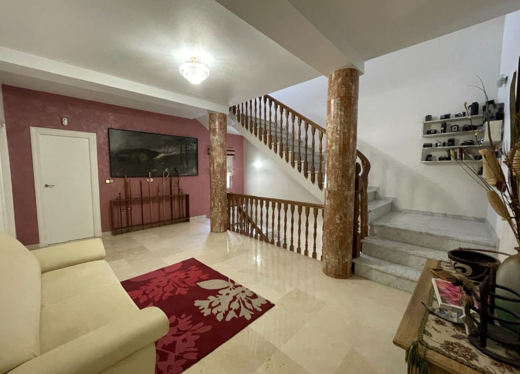 6 soveværelse Finca/Landehus til salg i Cieza med swimmingpool garage - € 479.000 (Ref: 7708221)