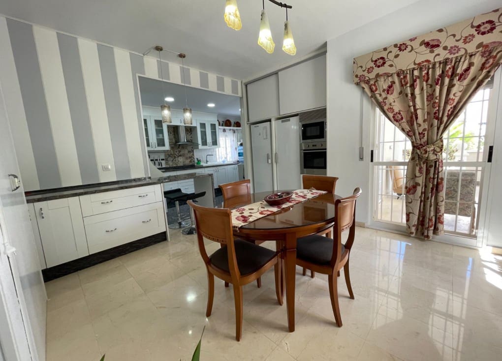 6 soveværelse Finca/Landehus til salg i Cieza med swimmingpool garage - € 479.000 (Ref: 7708221)