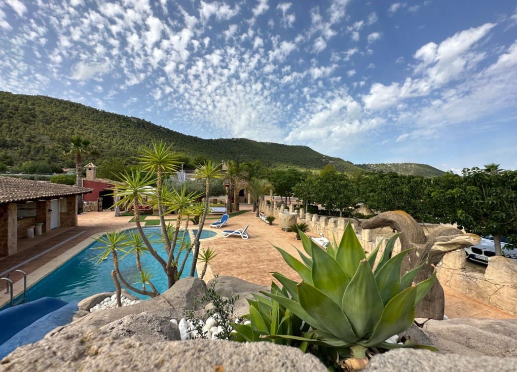 4 soveværelse Finca/Landehus til salg i Ojos med swimmingpool garage - € 430.000 (Ref: 7708229)