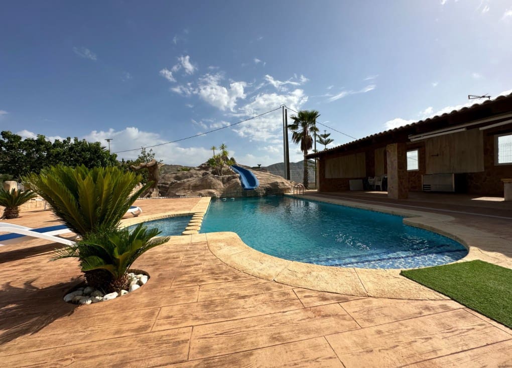 4 soveværelse Finca/Landehus til salg i Ojos med swimmingpool garage - € 430.000 (Ref: 7708229)