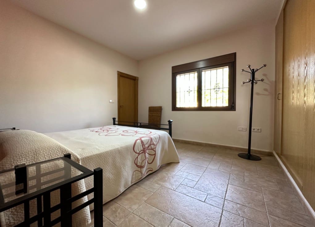 4 soveværelse Finca/Landehus til salg i Ojos med swimmingpool garage - € 430.000 (Ref: 7708229)