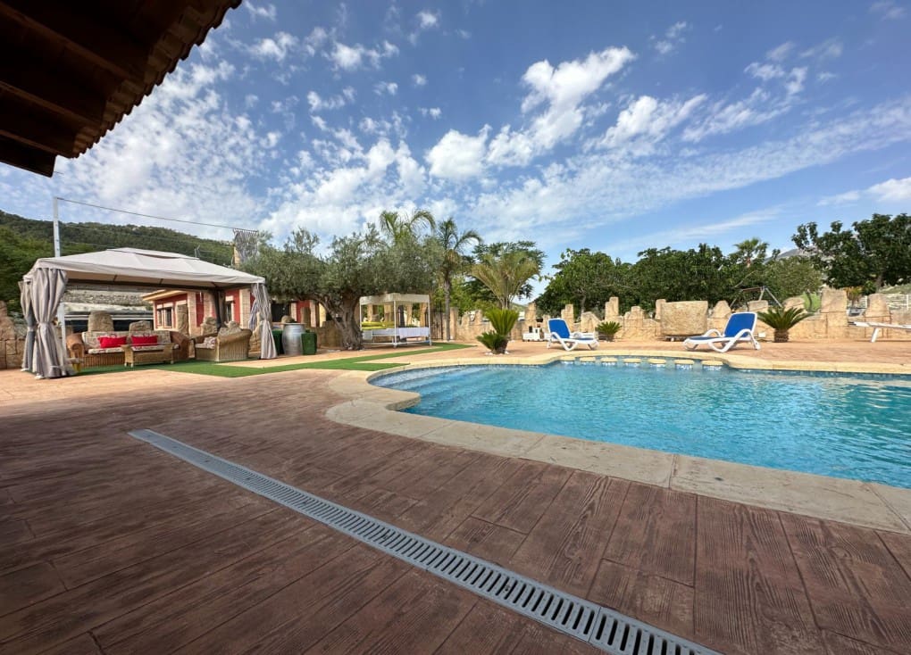 4 soveværelse Finca/Landehus til salg i Ojos med swimmingpool garage - € 430.000 (Ref: 7708229)