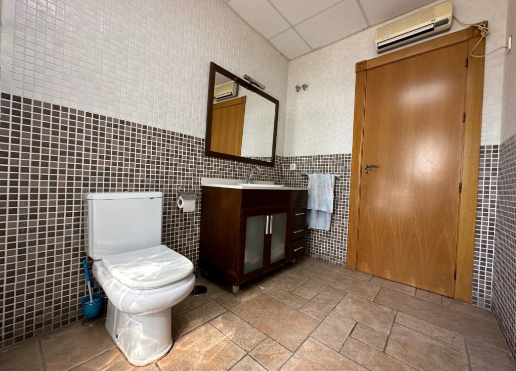 4 soveværelse Finca/Landehus til salg i Ojos med swimmingpool garage - € 430.000 (Ref: 7708229)