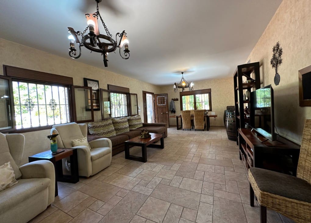 4 soveværelse Finca/Landehus til salg i Ojos med swimmingpool garage - € 430.000 (Ref: 7708229)