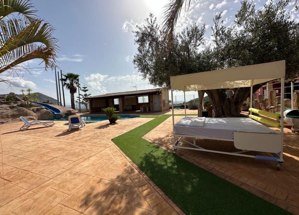 4 soveværelse Finca/Landehus til salg i Ojos med swimmingpool garage - € 430.000 (Ref: 7708229)