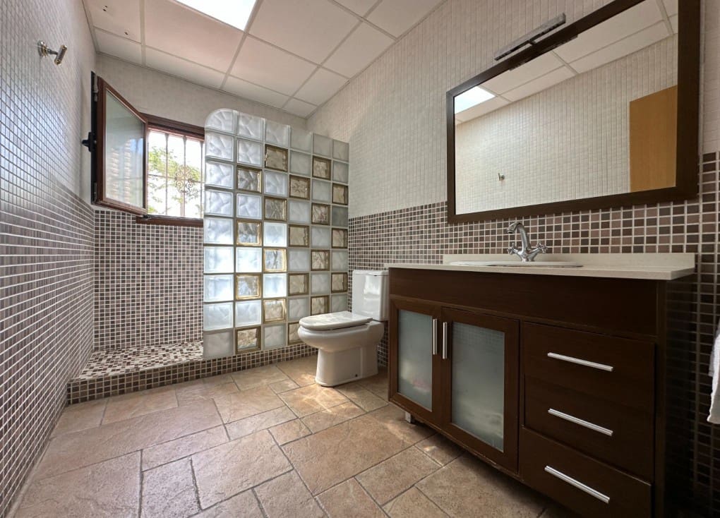 4 soveværelse Finca/Landehus til salg i Ojos med swimmingpool garage - € 430.000 (Ref: 7708229)