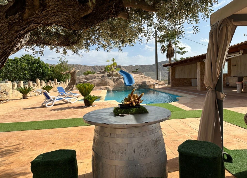 4 soveværelse Finca/Landehus til salg i Ojos med swimmingpool garage - € 430.000 (Ref: 7708229)